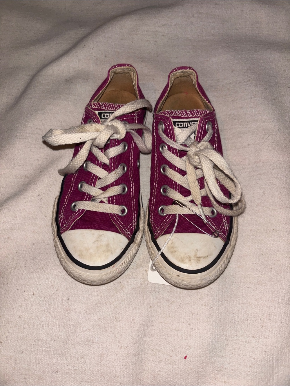 Converse Kids Low Top Sneakers in Magenta with White Laces